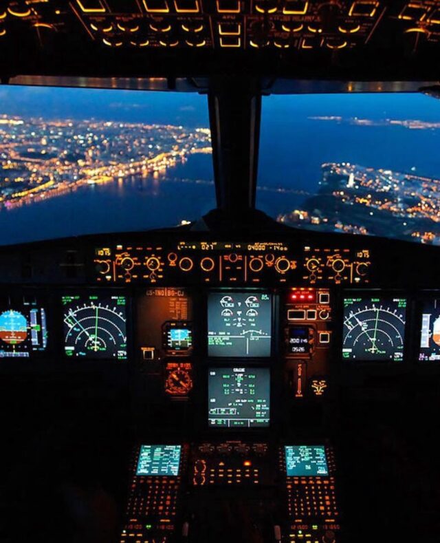 The journey is the destination. Eyes forward. // a bon rendre#JetsetMood #TravelWithStyle #WanderWithIntent #ModernExplorer #ViewFromAbove #LuxuryEscape #AerialPerspective #ChasingHorizons #PilotLife #FlightMood